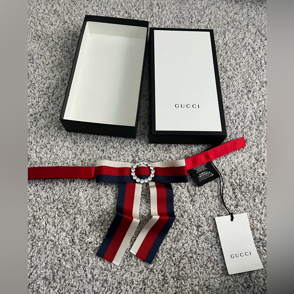 Gucci bow tie brooch